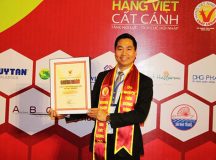 Giám đốc Nguyễn Bá Toàn và chứng nhận Hàng Việt Nam chất lượng cao