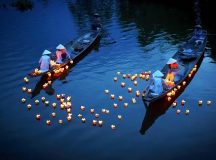 Hoạt động thả đèn hoa đăng xuống sông Hoài như cầu mong hạnh phúc