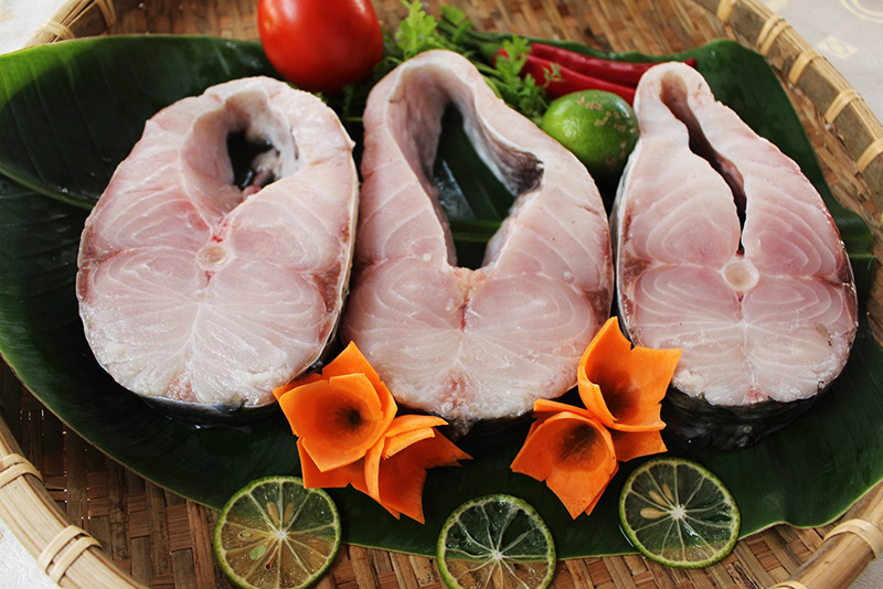 Sơ chế cá quả sạch sẽ để chế biến nồi canh chua thơm ngon hơn