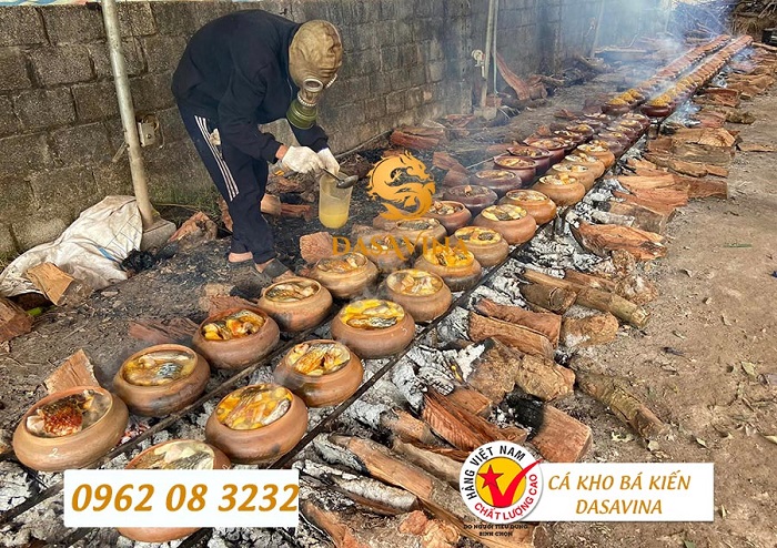 Quy trình kho cá chuẩn truyền thống kéo dài ròng rã 12-16 giờ đồng hồ